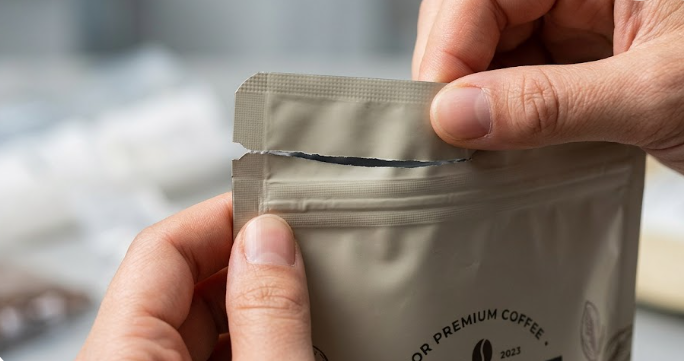 Tear notch and zipper closure combination